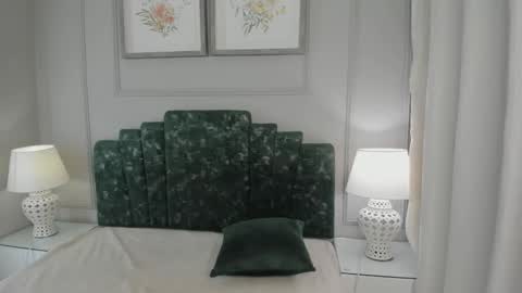 Ana  online show from 10/24/25, 10:44