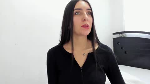 Snapshot of ana_castilo chatting on 12/28/24, 11:41 Ana IG an castillo 1 online show from 12/28/24, 11:41