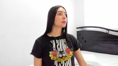 Snapshot of ana_castilo chatting on 12/30/24, 11:26 Ana IG an castillo 1 online show from 12/30/24, 11:26