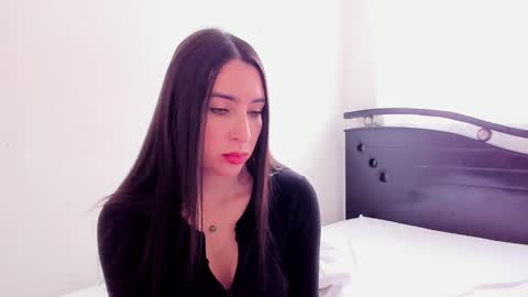 Snapshot of ana_castilo chatting on 01/11/25, 01:01 Ana IG an castillo 1 online show from 01/11/25, 01:01