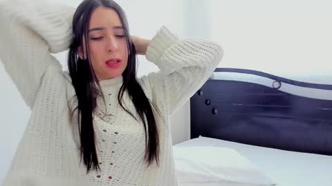 Snapshot of ana_castilo chatting on 01/12/25, 11:50 Ana IG an castillo 1 online show from 01/12/25, 11:50