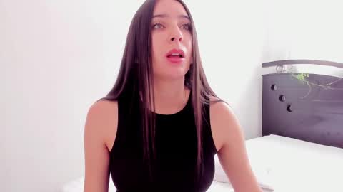 Snapshot of ana_castilo chatting on 02/24/25, 02:04 Ana IG an castillo 1 online show from 02/24/25, 02:04