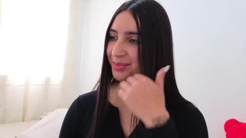 Snapshot of ana_castilo chatting on 10/20/25, 01:44 Ana IG an castillo 1 online show from 10/20/25, 01:44