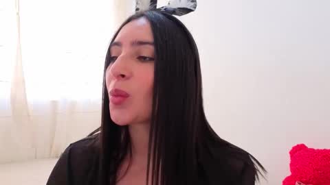 Snapshot of ana_castilo chatting on 11/04/25, 01:54 Ana IG an castillo 1 online show from 11/04/25, 01:54