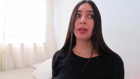 Snapshot of ana_castilo chatting on 11/14/25, 01:54 Ana IG an castillo 1 online show from 11/14/25, 01:54