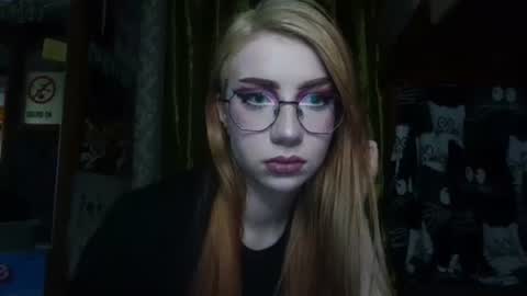 Snapshot of ana_dewitt chatting on 01/04/25, 06:19 ana dewitt online show from 01/04/25, 06:19