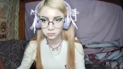 Snapshot of ana_dewitt chatting on 02/28/25, 04:42 ana dewitt online show from 02/28/25, 04:42