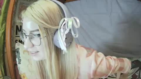 Snapshot of ana_dewitt chatting on 03/07/25, 09:17 ana dewitt online show from 03/07/25, 09:17