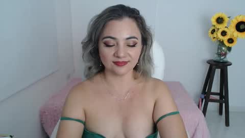 Snapshot of ana_hotmilf chatting on 11/21/25, 07:23 Ana online show from 11/21/25, 07:23