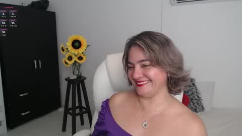 Snapshot of ana_hotmilfx chatting on 03/07/25, 08:11 ANA online show from 03/07/25, 08:11