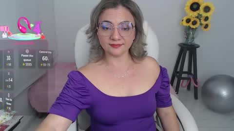 Snapshot of ana_hotmilfx chatting on 10/06/25, 12:08 ANA online show from 10/06/25, 12:08