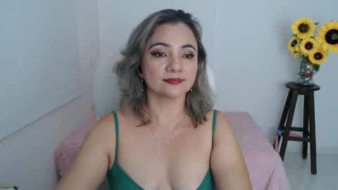 Snapshot of ana_hotmilfx chatting on 11/21/25, 07:01 ANA online show from 11/21/25, 07:01