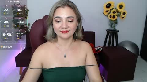 Snapshot of ana_hotmilfx chatting on 04/24/26, 01:30 ANA online show from 04/24/26, 01:30