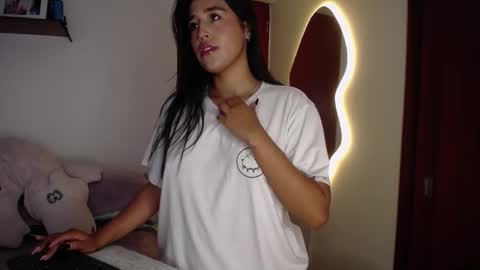 Snapshot of ana_m_ chatting on 10/26/25, 02:17 Ana online show from 10/26/25, 02:17