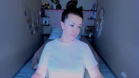 Snapshot of ana_mills chatting on 11/05/25, 10:04 Ana online show from 11/05/25, 10:04