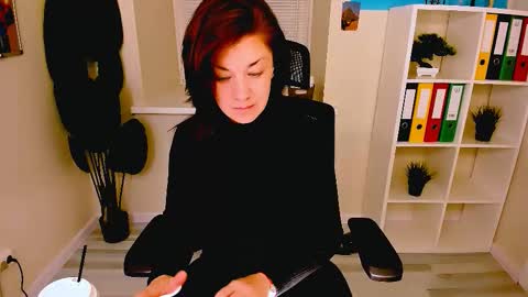 Snapshot of ana_mills chatting on 11/10/25, 10:03 Ana online show from 11/10/25, 10:03