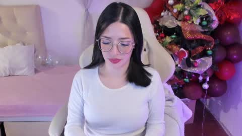 Im anna but you can call me as you want online show from 12/17/24, 12:23