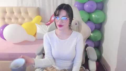 Im anna but you can call me as you want online show from 10/21/25, 10:21