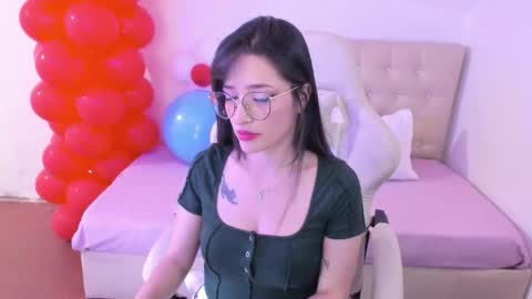 Snapshot of ana_ruuh chatting on 03/08/26, 02:04 Im anna but you can call me as you want online show from 03/08/26, 02:04