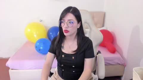 Snapshot of ana_ruuh chatting on 04/24/26, 08:33 Im anna but you can call me as you want online show from 04/24/26, 08:33