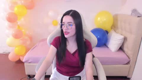 Snapshot of ana_ruuh chatting on 05/28/26, 09:23 Im anna but you can call me as you want online show from 05/28/26, 09:23