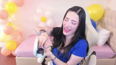 Snapshot of ana_ruuh chatting on 05/30/26, 11:35 Im anna but you can call me as you want online show from 05/30/26, 11:35