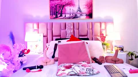 anaa_bellaa online show from 11/11/25, 12:27