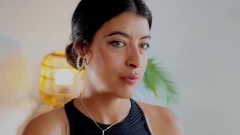 Snapshot of anabelcurvy chatting on 10/15/25, 01:44 anabelcurvy online show from 10/15/25, 01:44