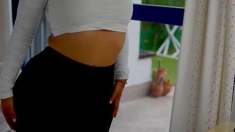 Snapshot of anabelcurvy chatting on 11/05/25, 02:17 anabelcurvy online show from 11/05/25, 02:17