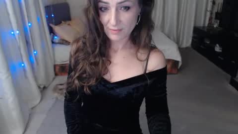 Snapshot of anabelsweet chatting on 10/08/25, 12:19 Milana online show from 10/08/25, 12:19