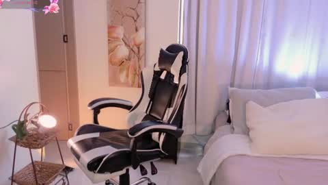 ANABEL WOLF  online show from 06/10/26, 03:33