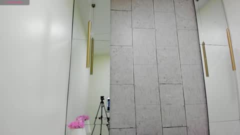 Snapshot of anaelle_bardin chatting on 03/23/26, 01:26 Anna online show from 03/23/26, 01:26