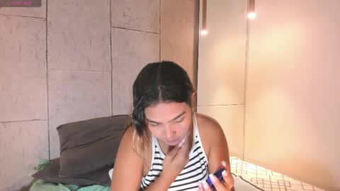Snapshot of anaelle_bardin chatting on 04/13/26, 11:59 Anna online show from 04/13/26, 11:59