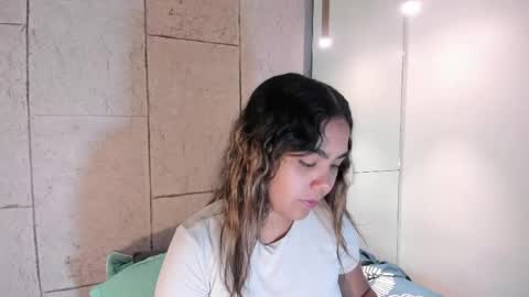 Snapshot of anaelle_bardin chatting on 04/26/26, 11:41 Anna online show from 04/26/26, 11:41