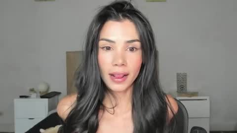 Snapshot of anahenao chatting on 07/25/26, 10:40 Ana Henao or Annie... Follow me ahenaocb Insta X online show from 07/25/26, 10:40