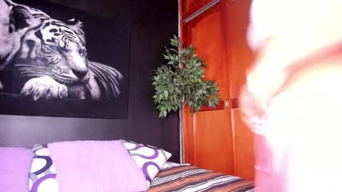 Anahi online show from 10/17/25, 02:59