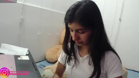 Snapshot of anahibrowns95 chatting on 02/18/25, 10:03 Anahi Browns online show from 02/18/25, 10:03