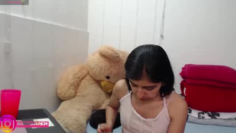 Anahi Browns online show from 11/12/25, 07:13