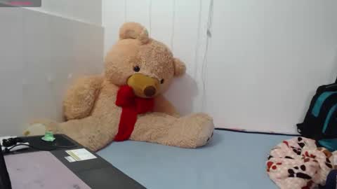 Anahi Browns online show from 12/02/25, 04:46