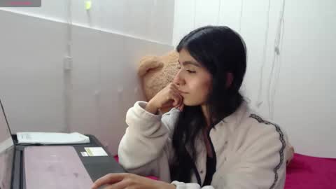 Anahi Browns online show from 12/17/25, 08:04