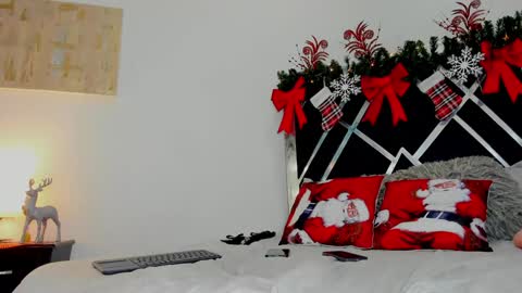 Snapshot of anahidolls chatting on 12/23/24, 04:17 Anah online show from 12/23/24, 04:17