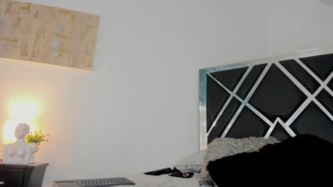 Snapshot of anahidolls chatting on 01/18/25, 12:36 Anah online show from 01/18/25, 12:36