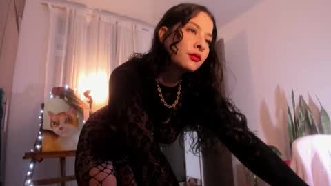 Snapshot of anakedartist chatting on 12/18/25, 03:29 Mariana online show from 12/18/25, 03:29