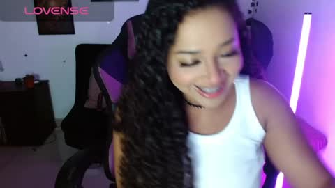 Snapshot of anakiss1 chatting on 04/21/26, 01:42 help me to get 100 thumps up online show from 04/21/26, 01:42