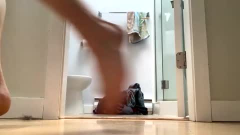 an online show from 04/06/26, 06:31