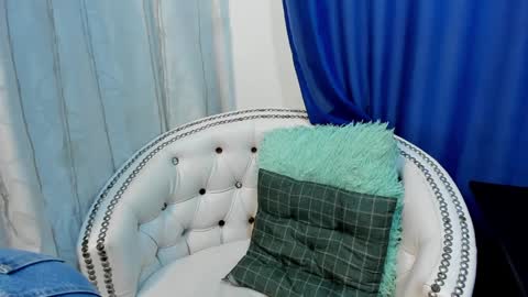 analia18  online show from 01/21/25, 11:46