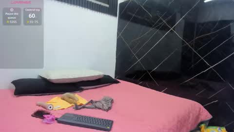 Analia smith online show from 10/26/25, 02:28