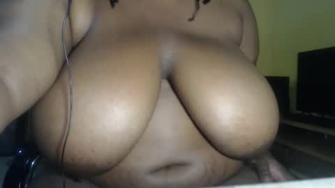 Snapshot of analock chatting on 11/08/25, 10:04 Dotunga online show from 11/08/25, 10:04