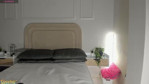 anamonroee online show from 10/13/25, 07:36