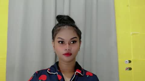 Snapshot of anaruru_ chatting on 12/23/24, 05:39 ANA online show from 12/23/24, 05:39